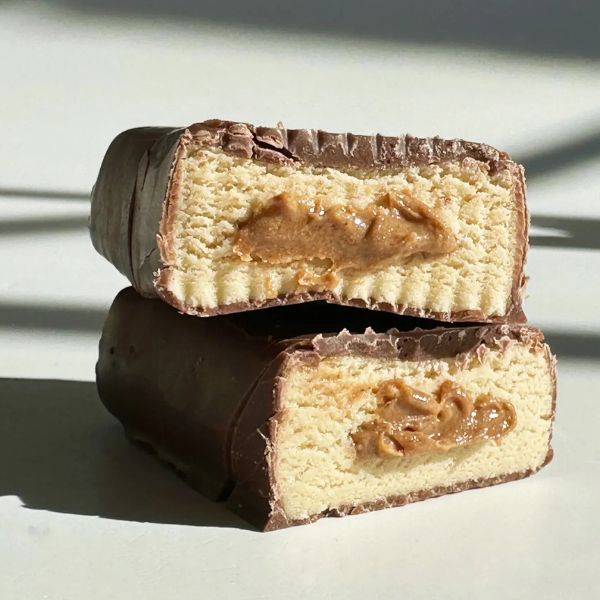 Karamel a Arašidy  Proteinová tyčinka s náplňou 60g príchuť od Fit Win – Obrázok 2